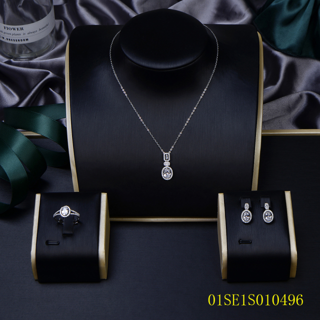 طقم مجوهرات من سلسلة رفيعة من الفضة عيار 925