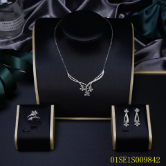 طقم مجوهرات من سلسلة رفيعة من الفضة عيار 925
