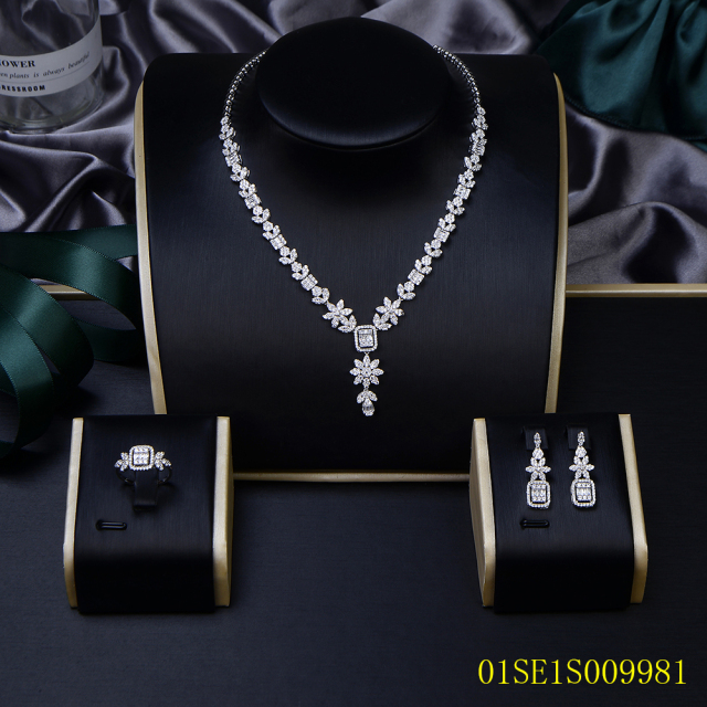 طقم مجوهرات من سلسلة رفيعة من الفضة عيار 925