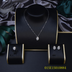 طقم مجوهرات من سلسلة رفيعة من الفضة عيار 925