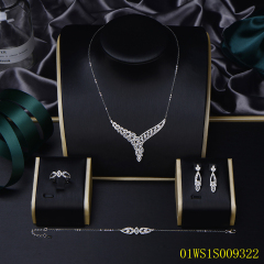 طقم مجوهرات من سلسلة رفيعة من الفضة عيار 925