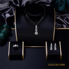 طقم مجوهرات من سلسلة رفيعة من الفضة عيار 925