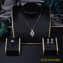 طقم مجوهرات من سلسلة رفيعة من الفضة عيار 925