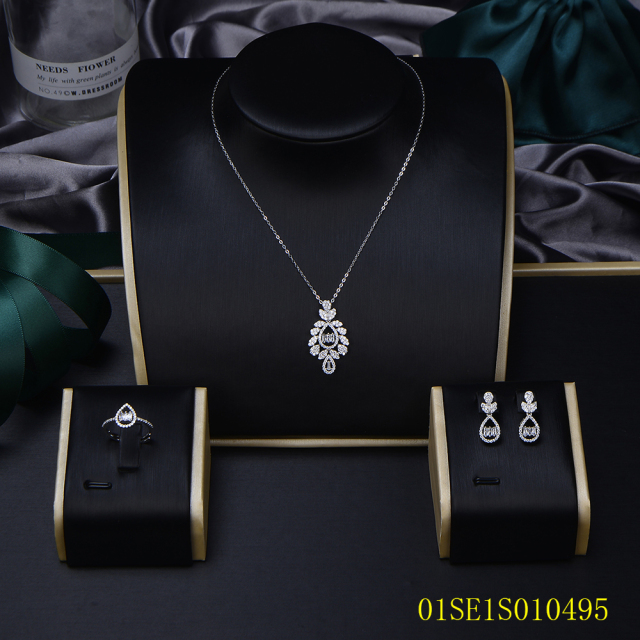 طقم مجوهرات من سلسلة رفيعة من الفضة عيار 925