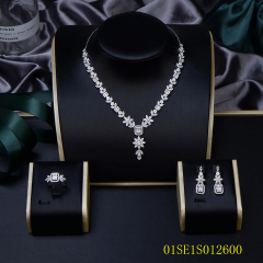طقم مجوهرات من سلسلة رفيعة من الفضة عيار 925