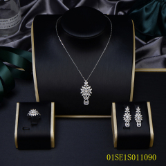 طقم مجوهرات من سلسلة رفيعة من الفضة عيار 925