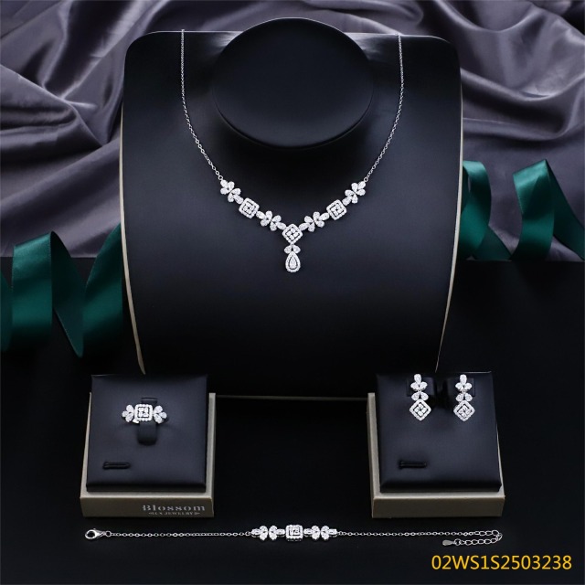 طقم مجوهرات زفاف عصري من الزركون
