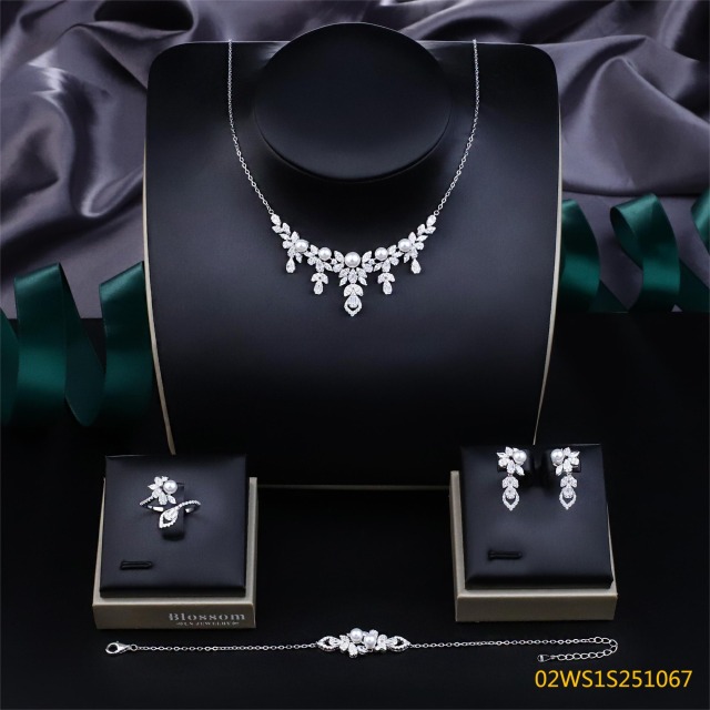 طقم مجوهرات زفاف عصري من الزركون