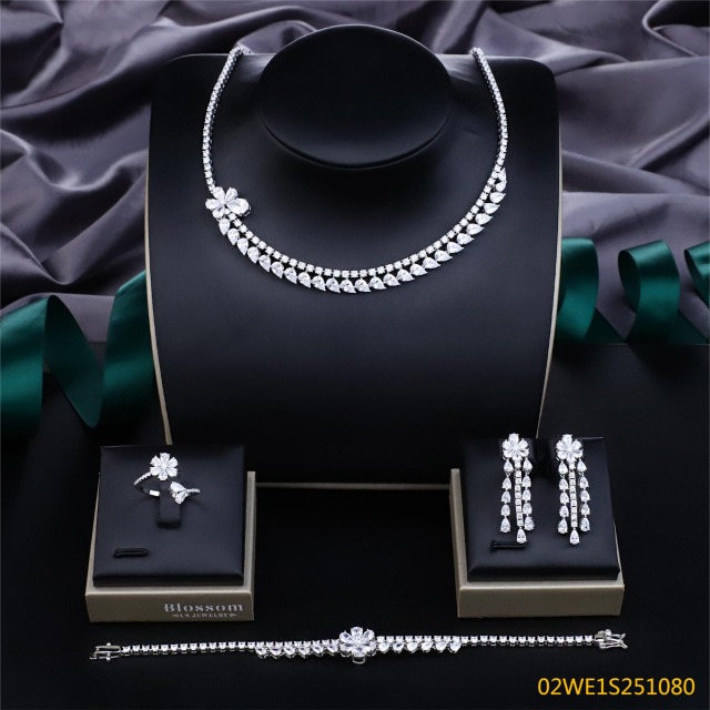 طقم مجوهرات زفاف عصري من الزركون
