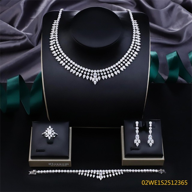 طقم مجوهرات زفاف عصري من الزركون