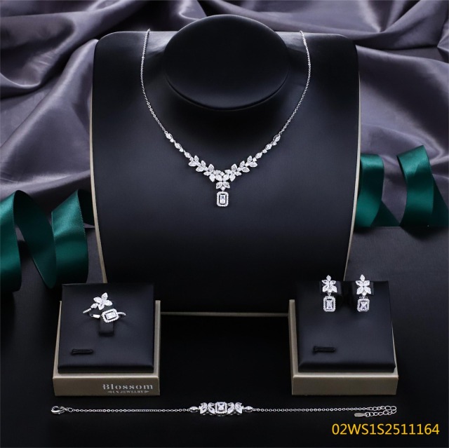 طقم مجوهرات زفاف عصري من الزركون