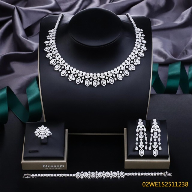 طقم مجوهرات زفاف عصري من الزركون
