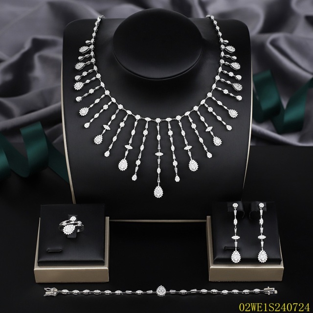 طقم مجوهرات زفاف عصري من الزركون