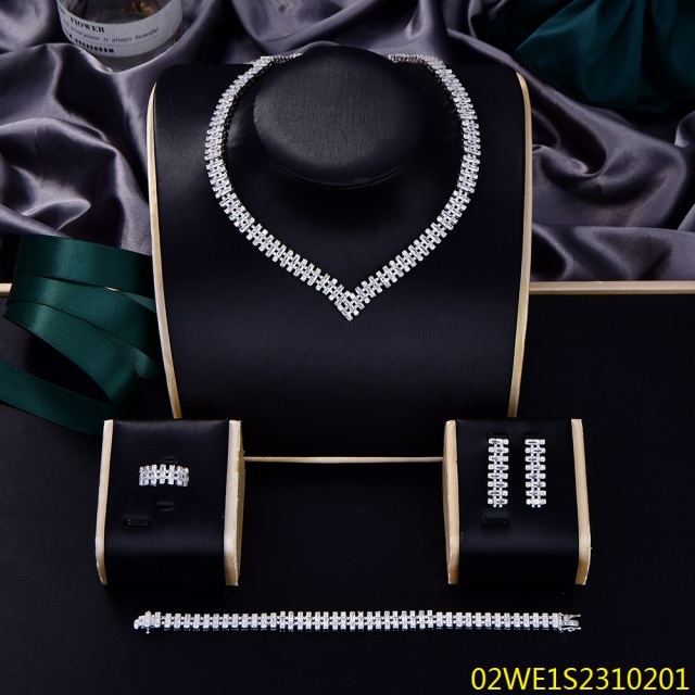 طقم مجوهرات زفاف عصري من الزركون