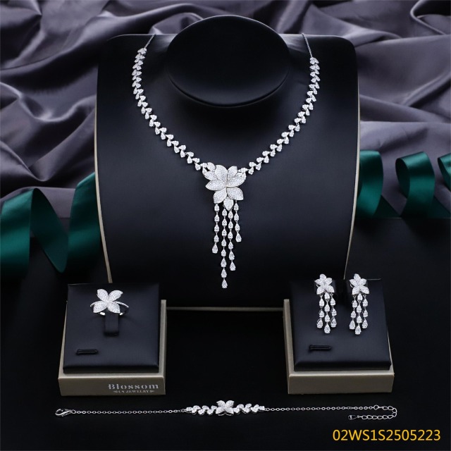 طقم مجوهرات زفاف عصري من الزركون
