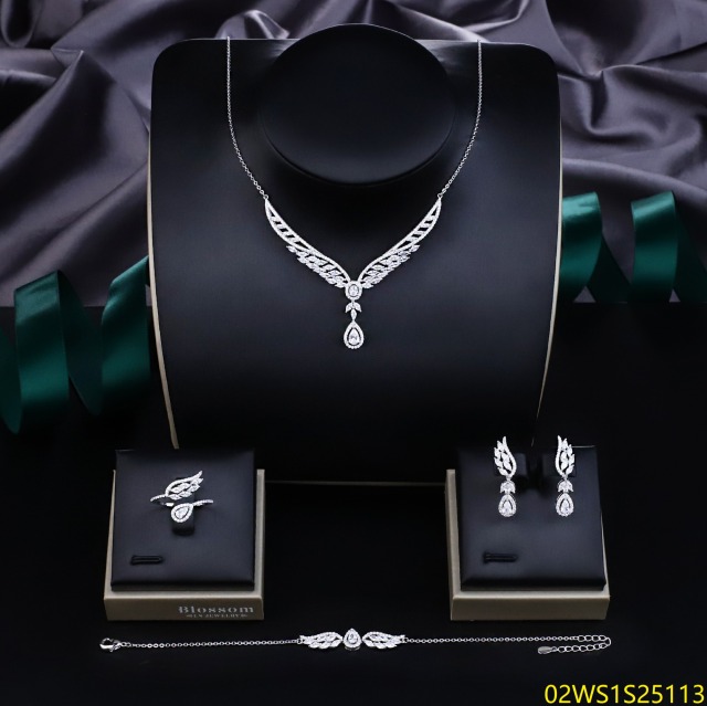 طقم مجوهرات زفاف عصري من الزركون