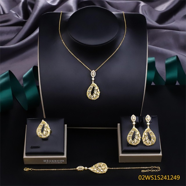 طقم مجوهرات زفاف عصري من الزركون