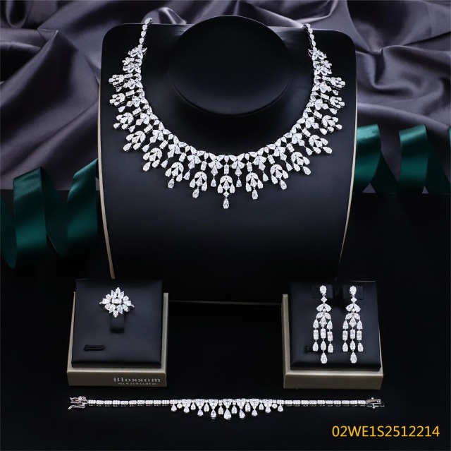 طقم مجوهرات زفاف عصري من الزركون