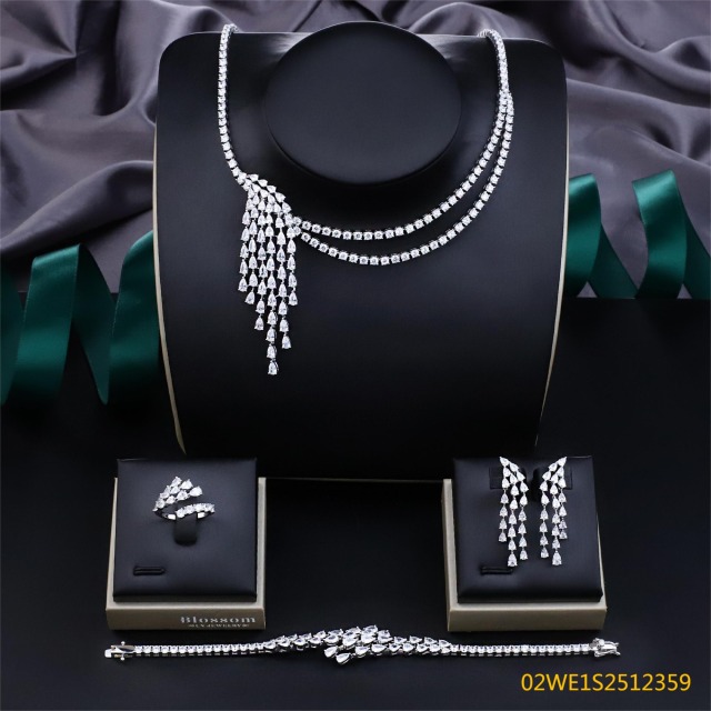 طقم مجوهرات زفاف عصري من الزركون