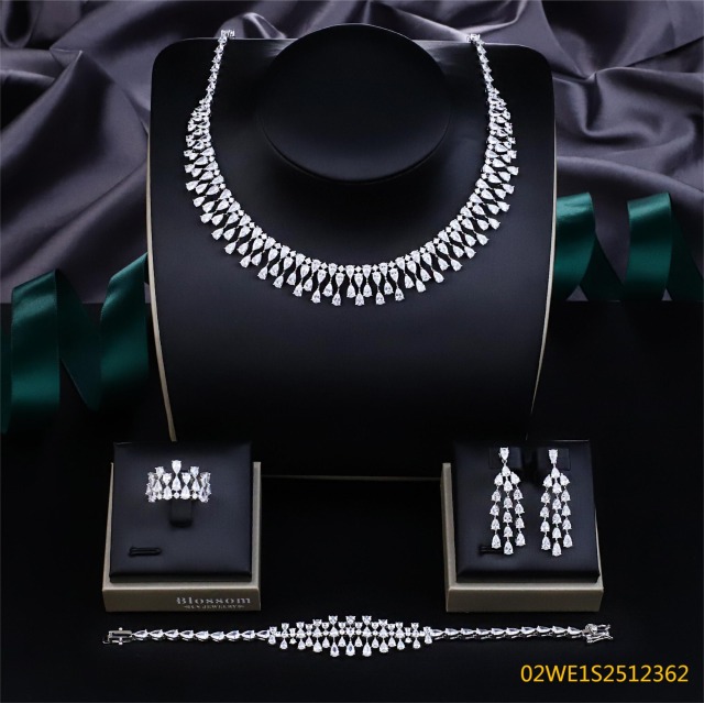 طقم مجوهرات زفاف عصري من الزركون