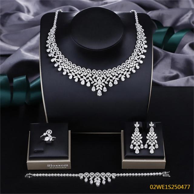 طقم مجوهرات زفاف عصري من الزركون