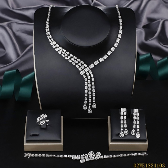 طقم مجوهرات زفاف عصري من الزركون