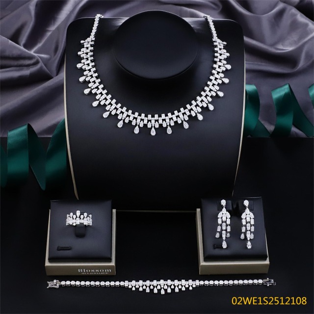 طقم مجوهرات زفاف عصري من الزركون