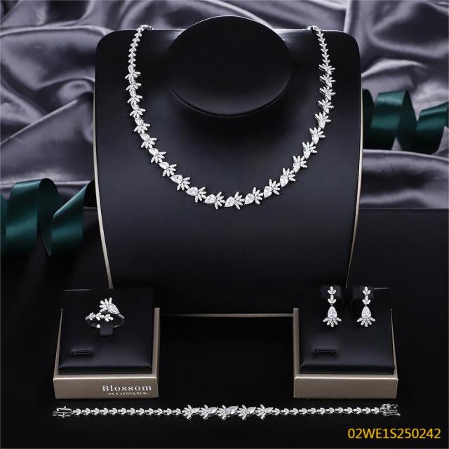 طقم مجوهرات زفاف عصري من الزركون
