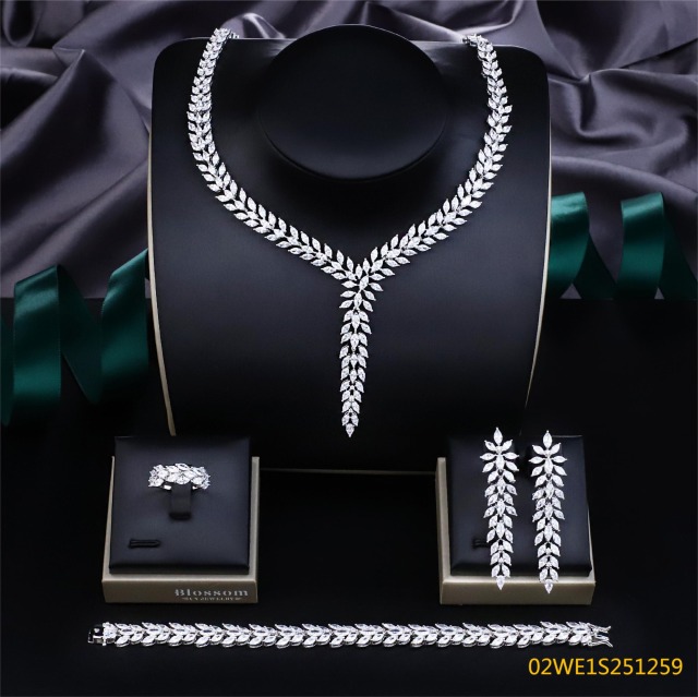 طقم مجوهرات زفاف عصري من الزركون