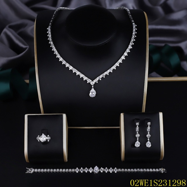 طقم مجوهرات زفاف عصري من الزركون