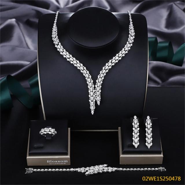 طقم مجوهرات زفاف عصري من الزركون