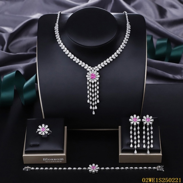 طقم مجوهرات زفاف عصري من الزركون
