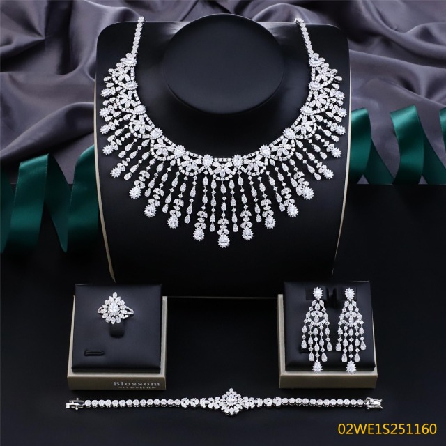 طقم مجوهرات زفاف عصري من الزركون