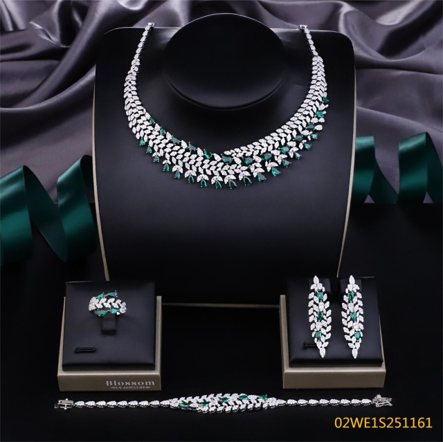 طقم مجوهرات زفاف عصري من الزركون