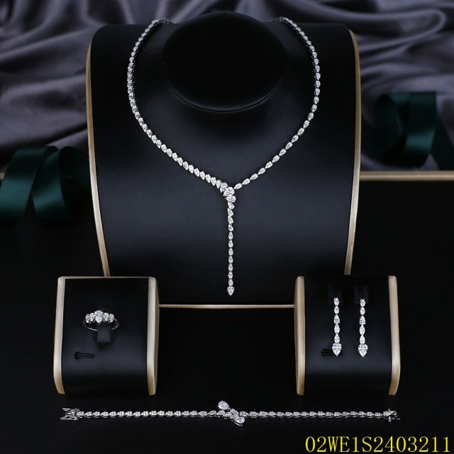 طقم مجوهرات زفاف عصري من الزركون