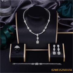 طقم مجوهرات زفاف عصري من الزركون