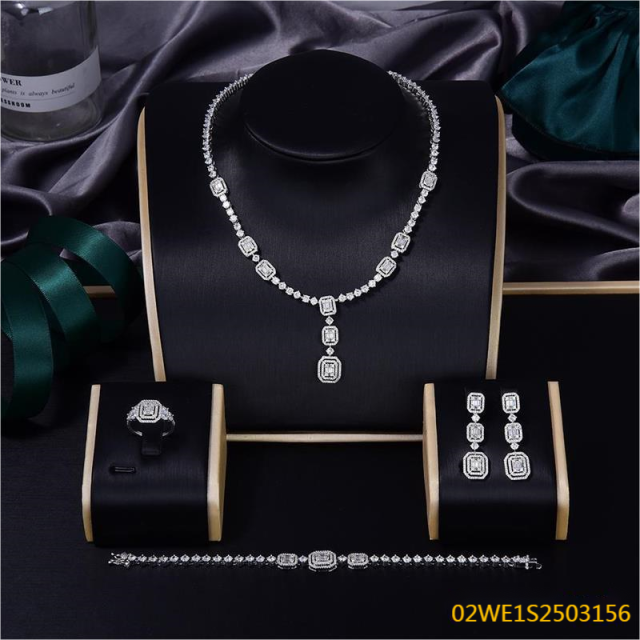 طقم مجوهرات زفاف عصري من الزركون