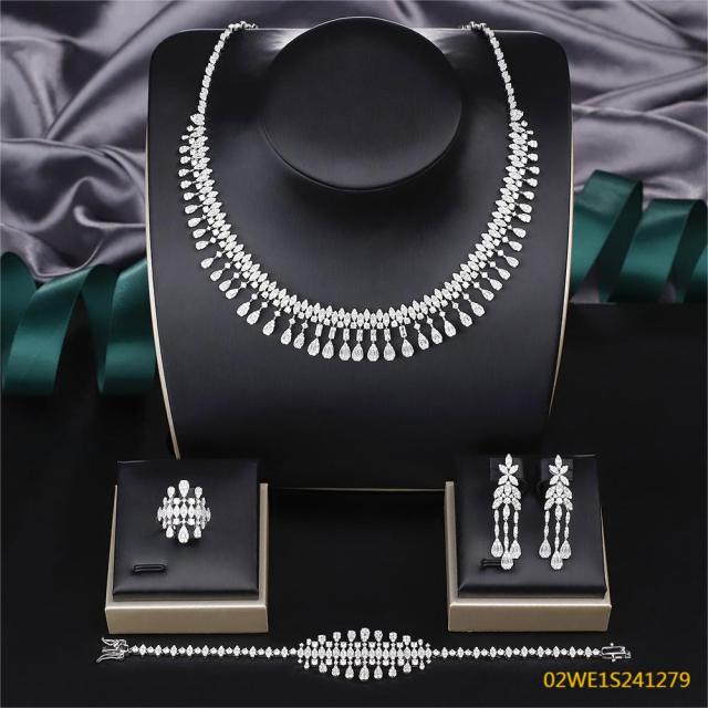 طقم مجوهرات زفاف عصري من الزركون