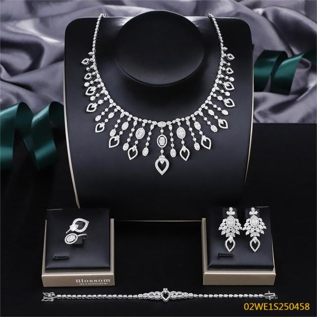 طقم مجوهرات زفاف عصري من الزركون
