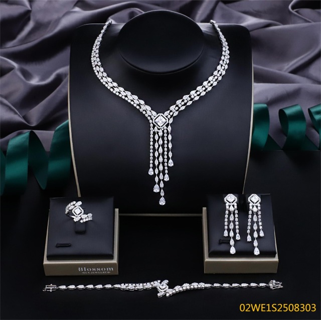 طقم مجوهرات زفاف عصري من الزركون