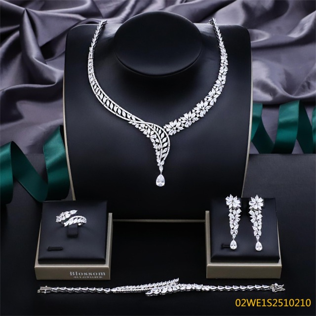 طقم مجوهرات زفاف عصري من الزركون