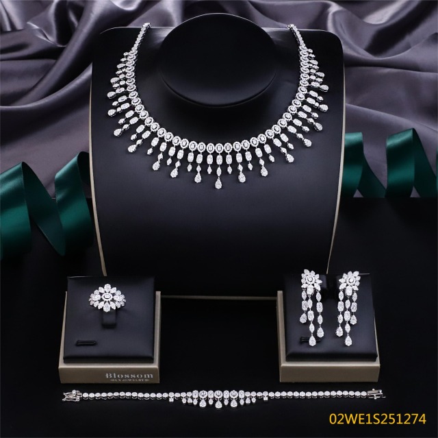 طقم مجوهرات زفاف عصري من الزركون