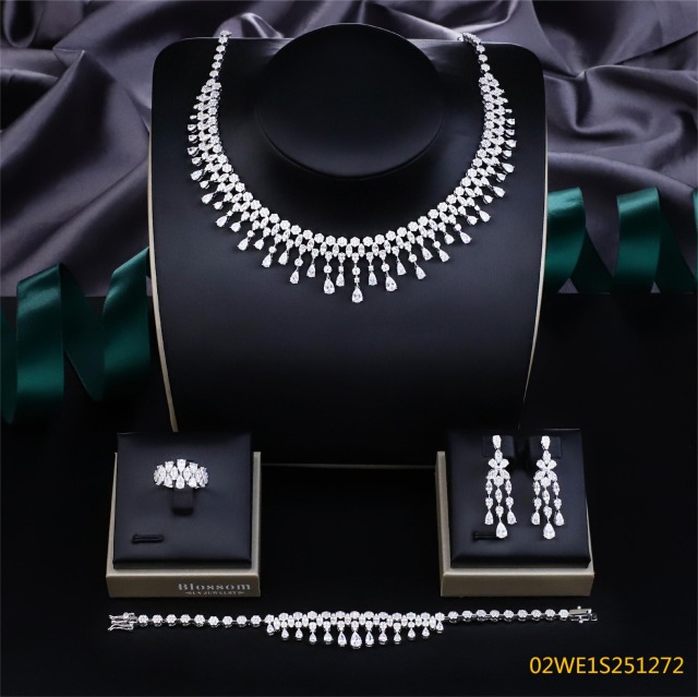 طقم مجوهرات زفاف عصري من الزركون