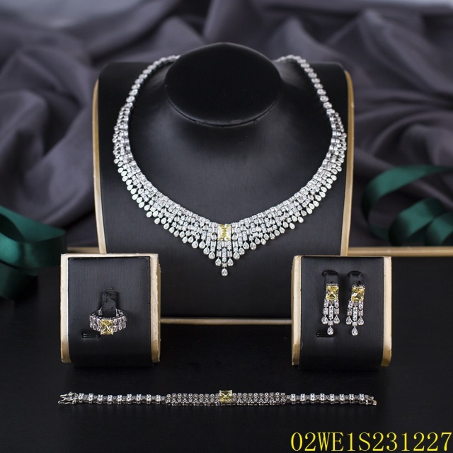 طقم مجوهرات زفاف عصري من الزركون