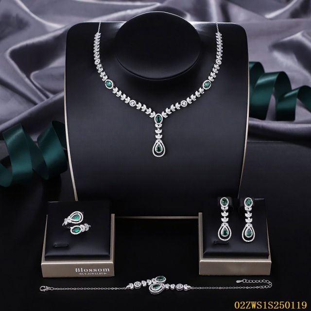 طقم مجوهرات زفاف عصري من الزركون