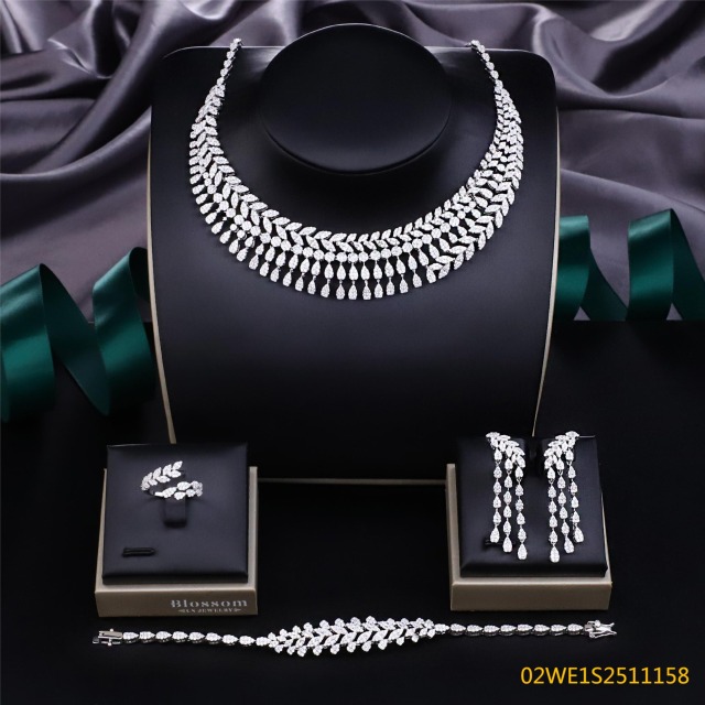 طقم مجوهرات زفاف عصري من الزركون