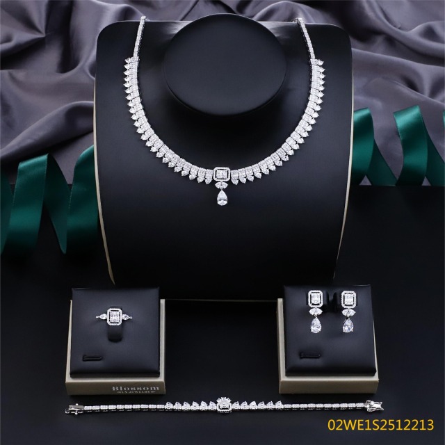 طقم مجوهرات زفاف عصري من الزركون