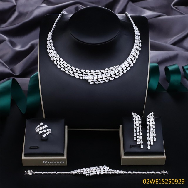طقم مجوهرات زفاف عصري من الزركون