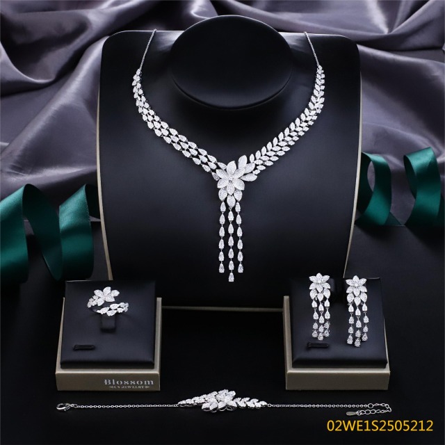 طقم مجوهرات زفاف عصري من الزركون