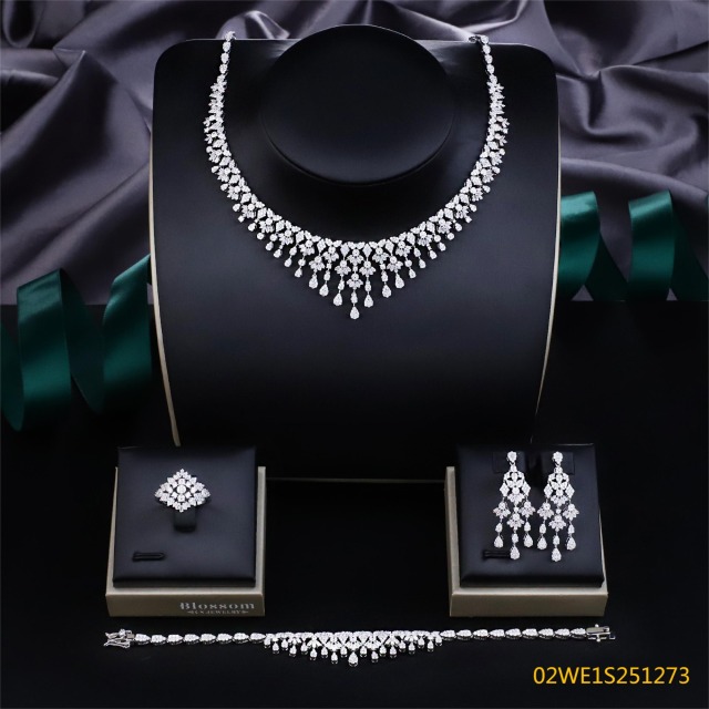 طقم مجوهرات زفاف عصري من الزركون